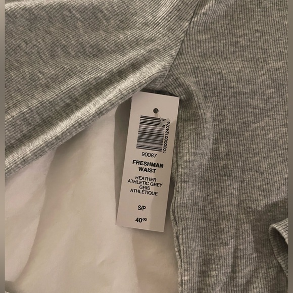 Cropped turtle from aritzia size S - Picture 3 of 4